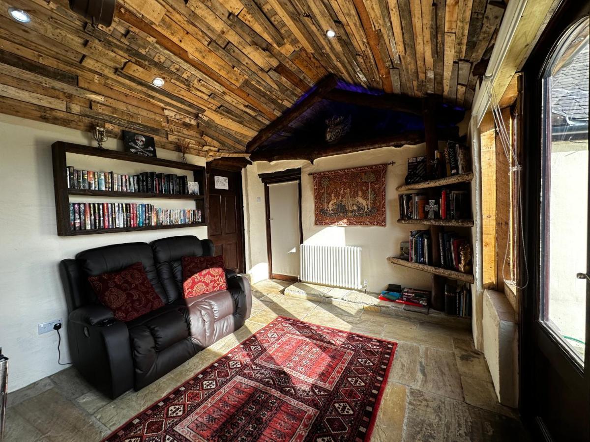 Coed Y Ddraig - Themed 3 Bedroom Cottage, With Bar & Pool Table Tregaron Exterior photo