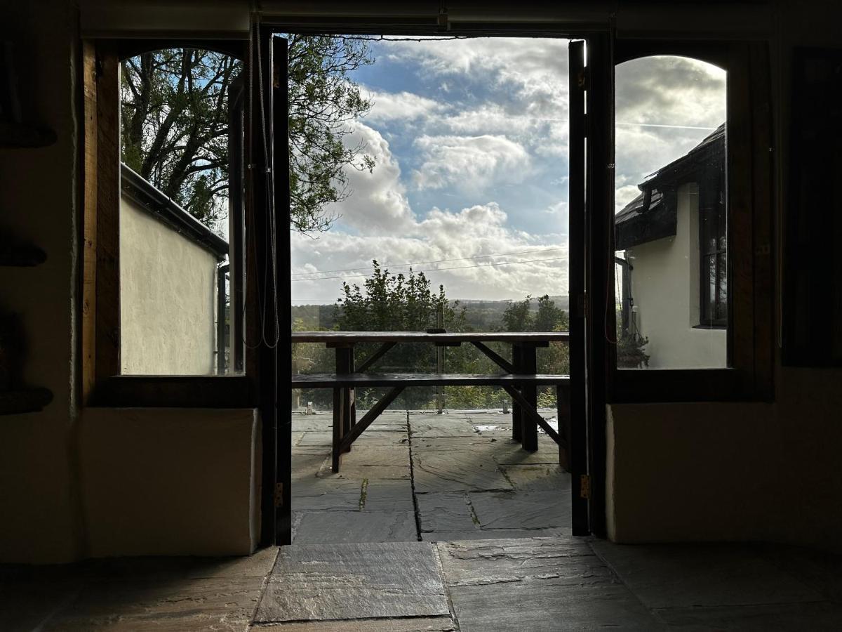 Coed Y Ddraig - Themed 3 Bedroom Cottage, With Bar & Pool Table Tregaron Exterior photo